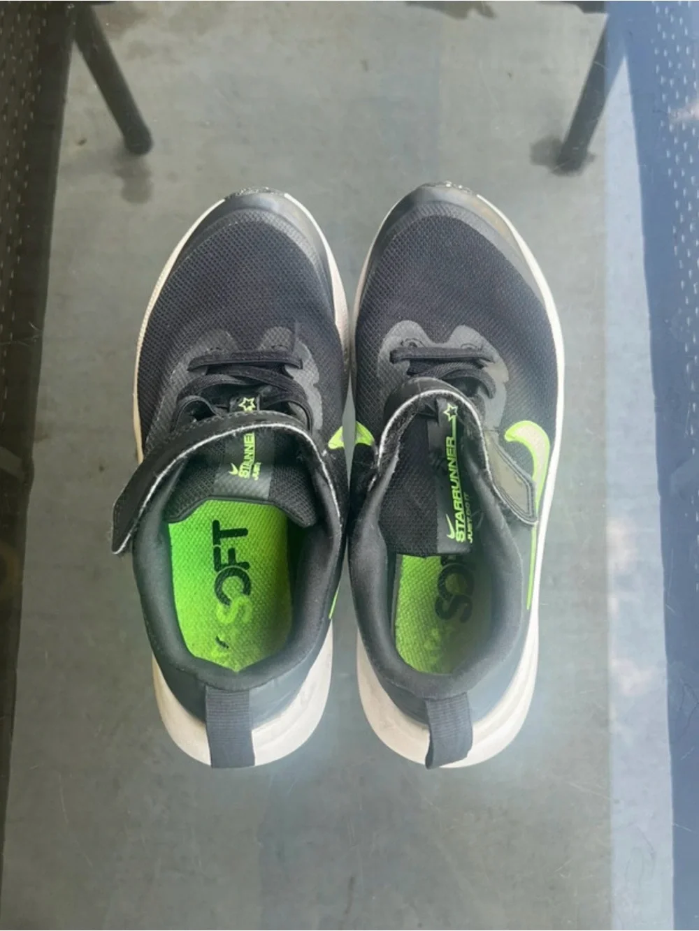 Kids Black & Neon Star Runner Nike Green Athletic Sneakers